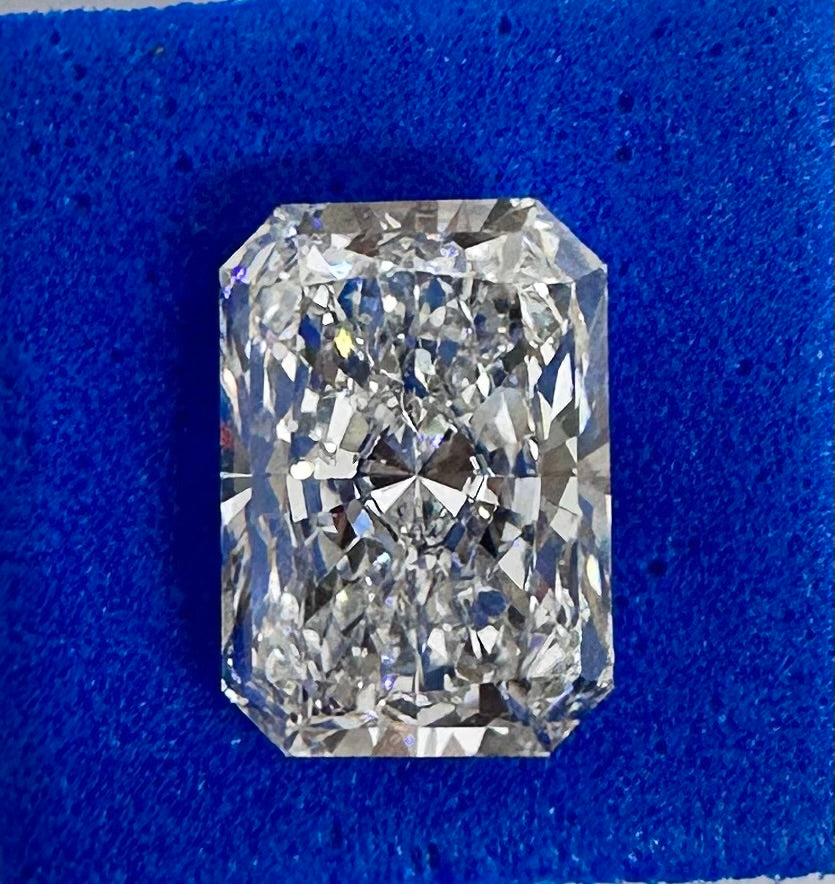 2.09ct Radiant cut lab grown diamond