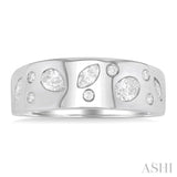 1/2 Ctw Scatter Mixed Diamond Cut Bold Gold Fashion Band in 14K White Gold