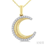 1/5 Ctw Spiral Textured Crescent Moon Round Cut Diamond Fashion Pendant With Chain in 10K Yellow Gold