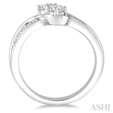 1/2 Ctw Cross Over Embraced Center Round Cut Diamond 2Stone Ring in 14K White Gold