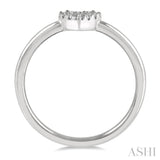 1/10 Ctw Heart Charm Round Cut Diamond Petite Fashion Ring in 14K White Gold